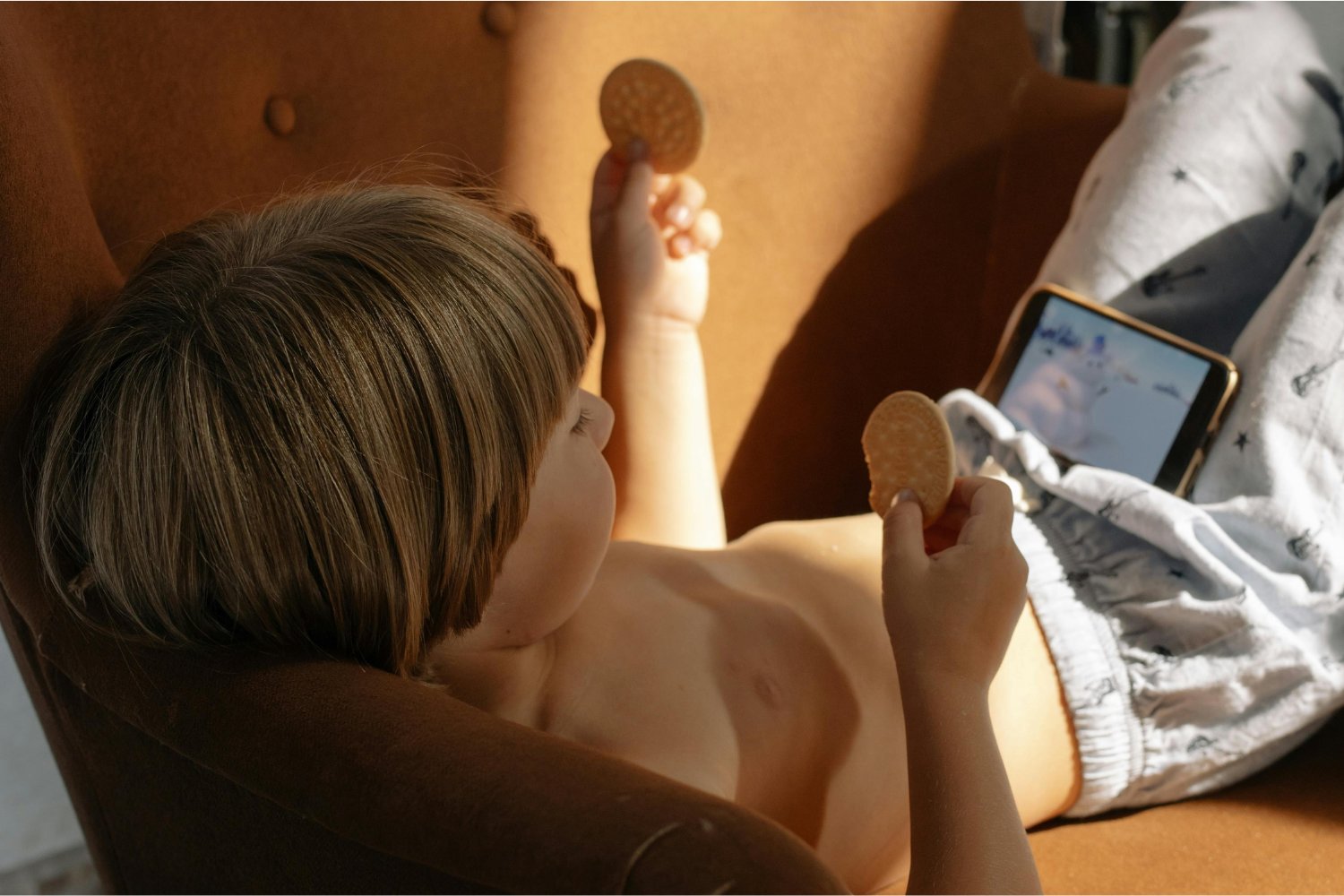 No tienen móvil, pero sí anuncios: lo que nadie te cuenta sobre la publicidad que ven tus hijos