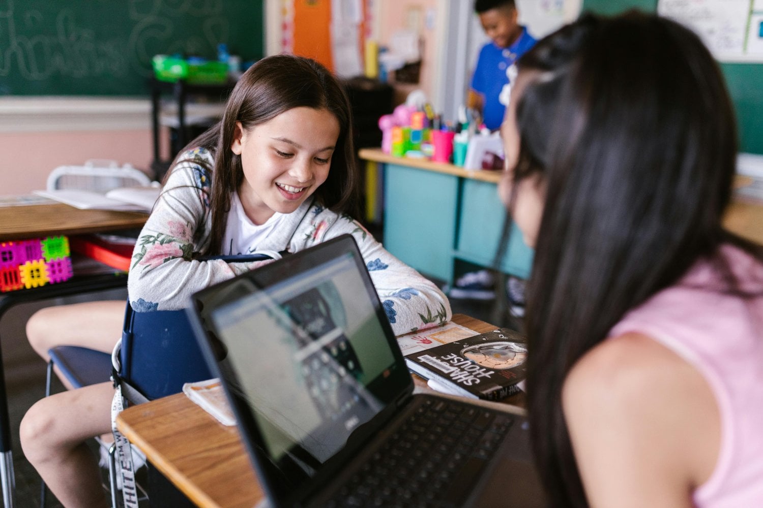 Cómo construir un mundo digital que no ponga en peligro a los más jóvenes