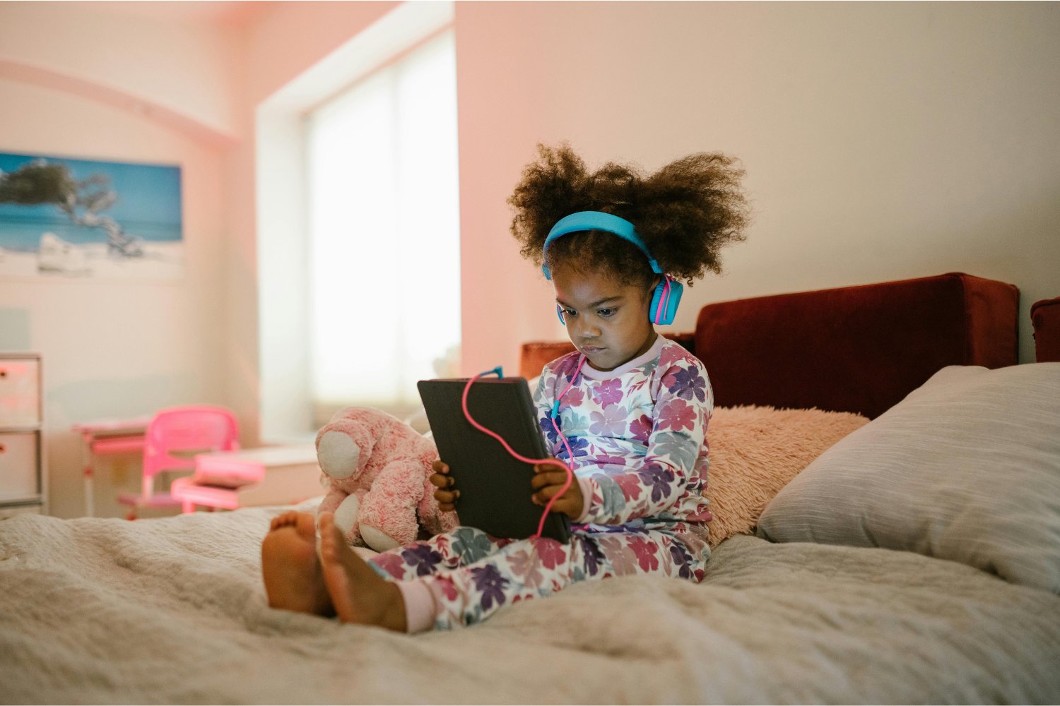 Pantallas y cerebro infantil: lo que no te cuentan sobre su impacto real
