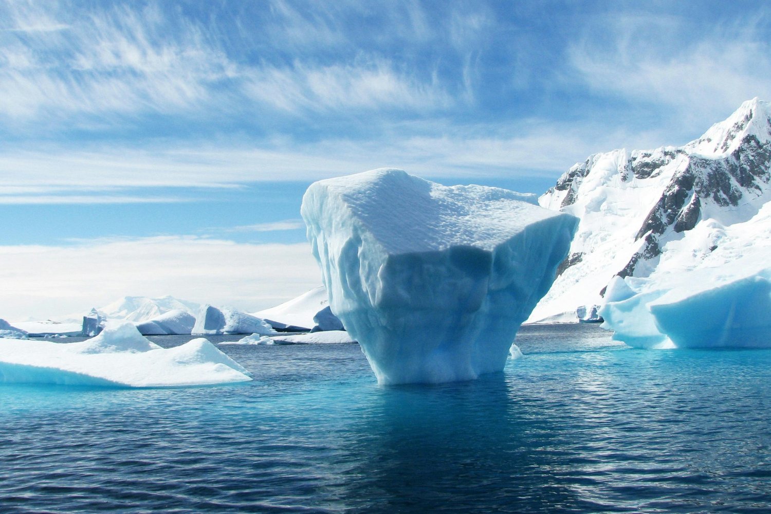 El plan secreto bajo el hielo: por qué científicos sellan cilindros helados en el rincón más remoto del planeta