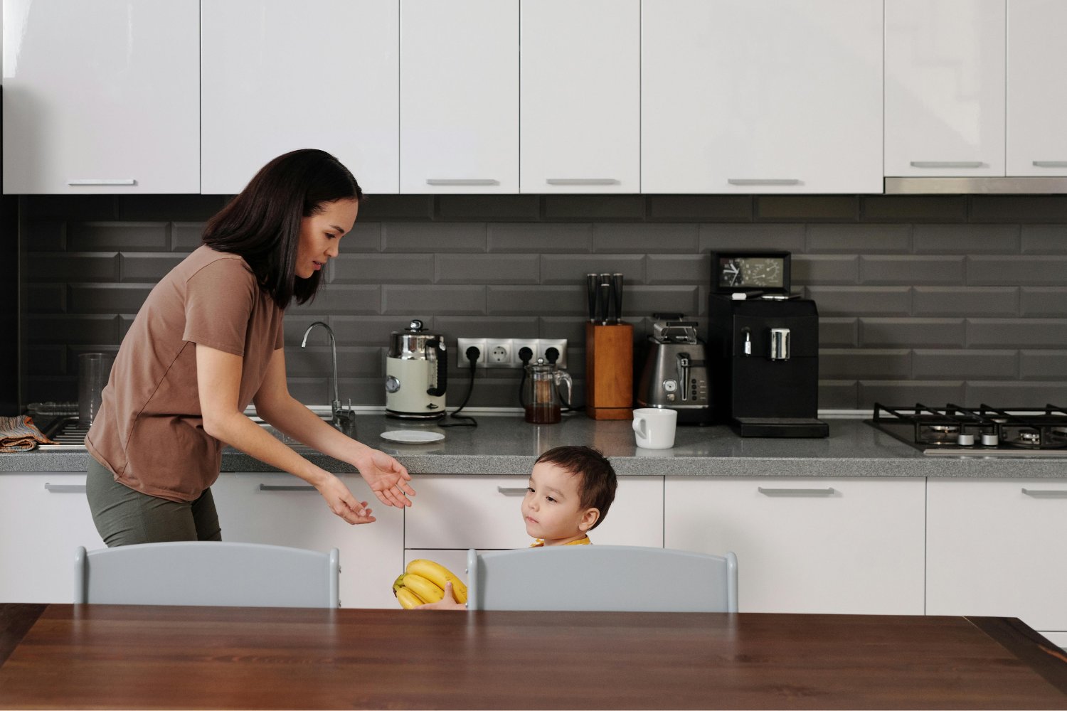 ¿Y si el problema no fuera lo que comen, sino cuándo lo hacen? Una clave poco conocida para frenar la obesidad infantil
