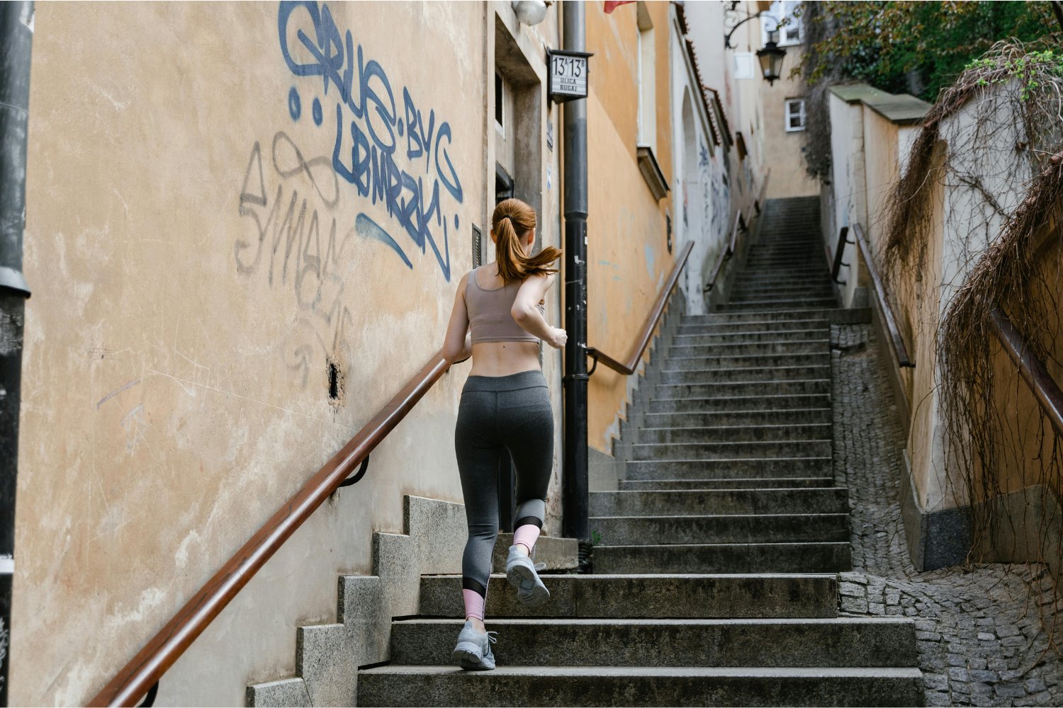 Subir escaleras cada día puede ser el pequeño gesto que transforme tu cuerpo y tu mente