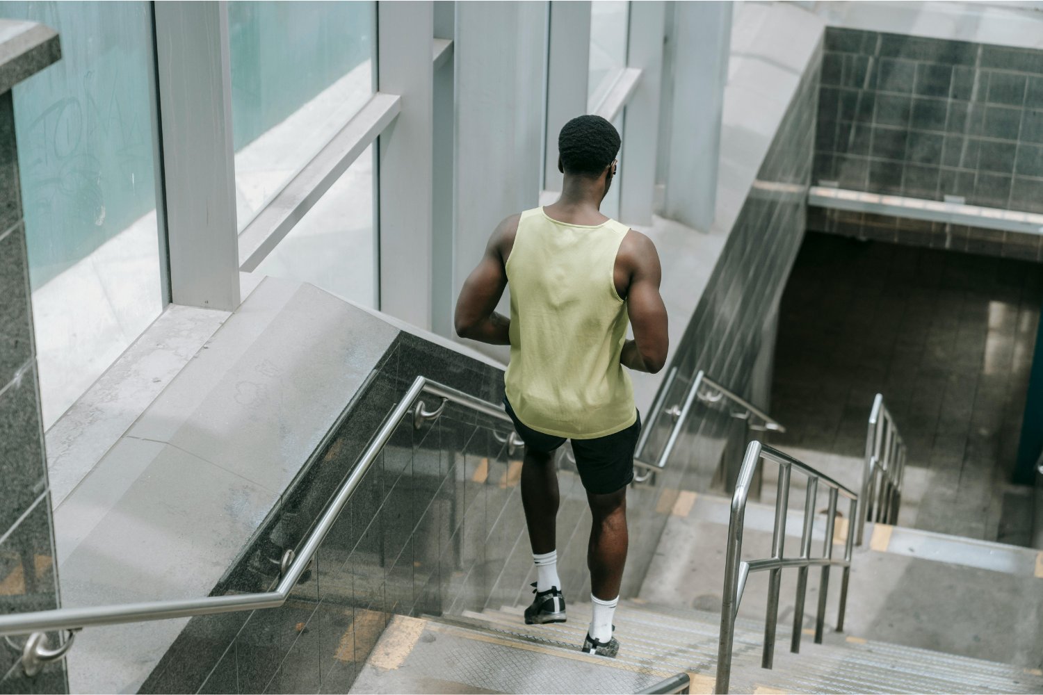 Subir escaleras cada día puede ser el pequeño gesto que transforme tu cuerpo y tu mente