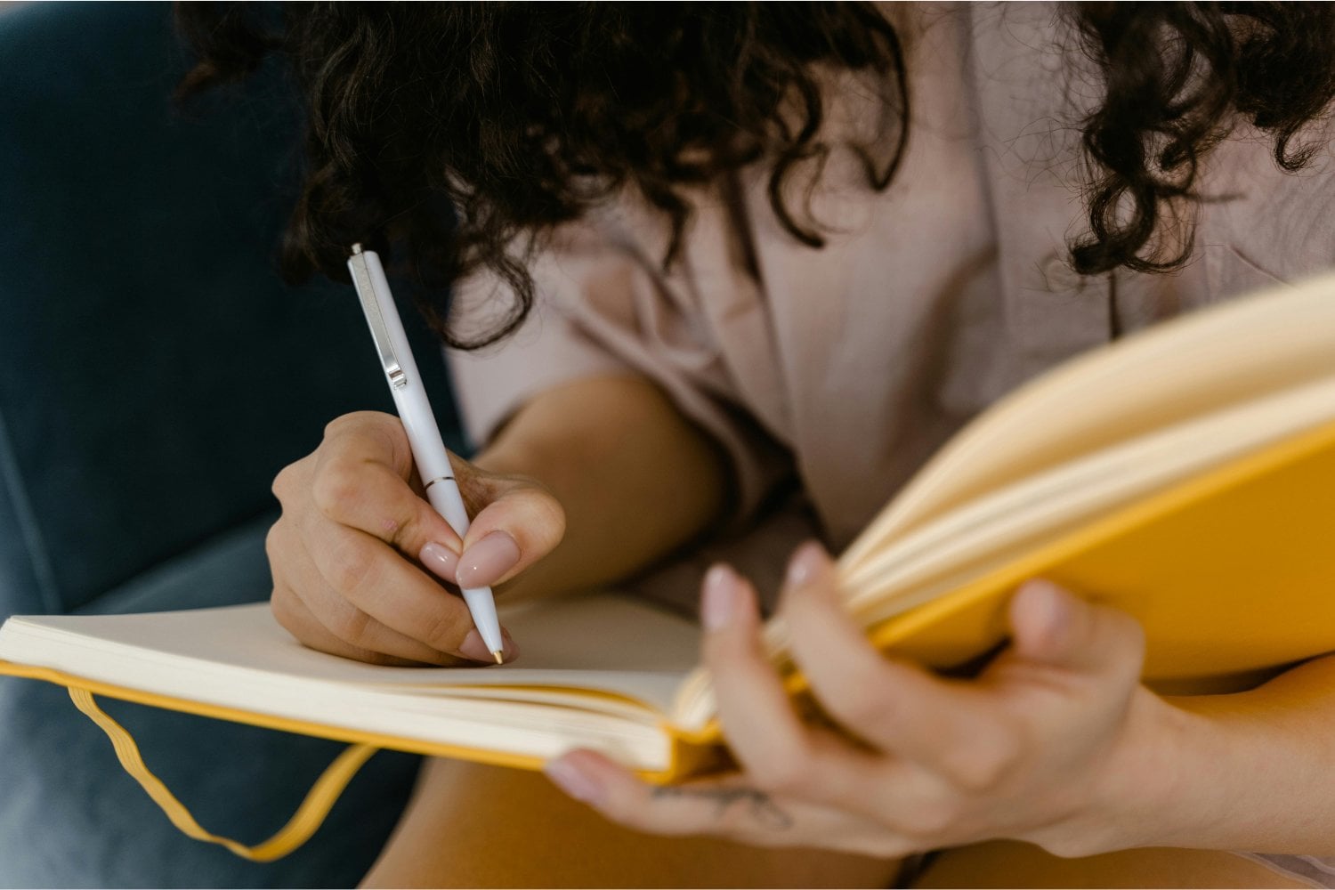 Lo que tu cerebro necesita y la tecnología no puede darte: el inesperado poder de escribir a mano