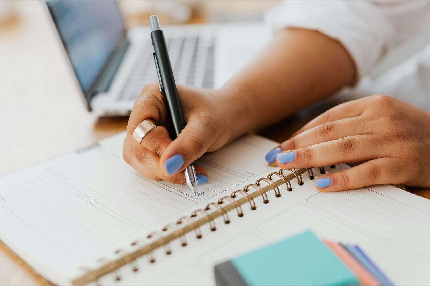 Lo que tu cerebro necesita y la tecnología no puede darte: el inesperado poder de escribir a mano