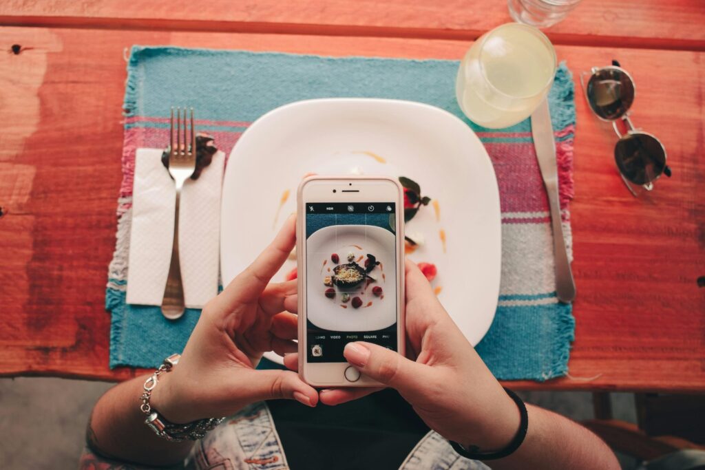 Lo que no te cuentan los vídeos de comida: cinco riesgos silenciosos que podrían afectar tu salud mental