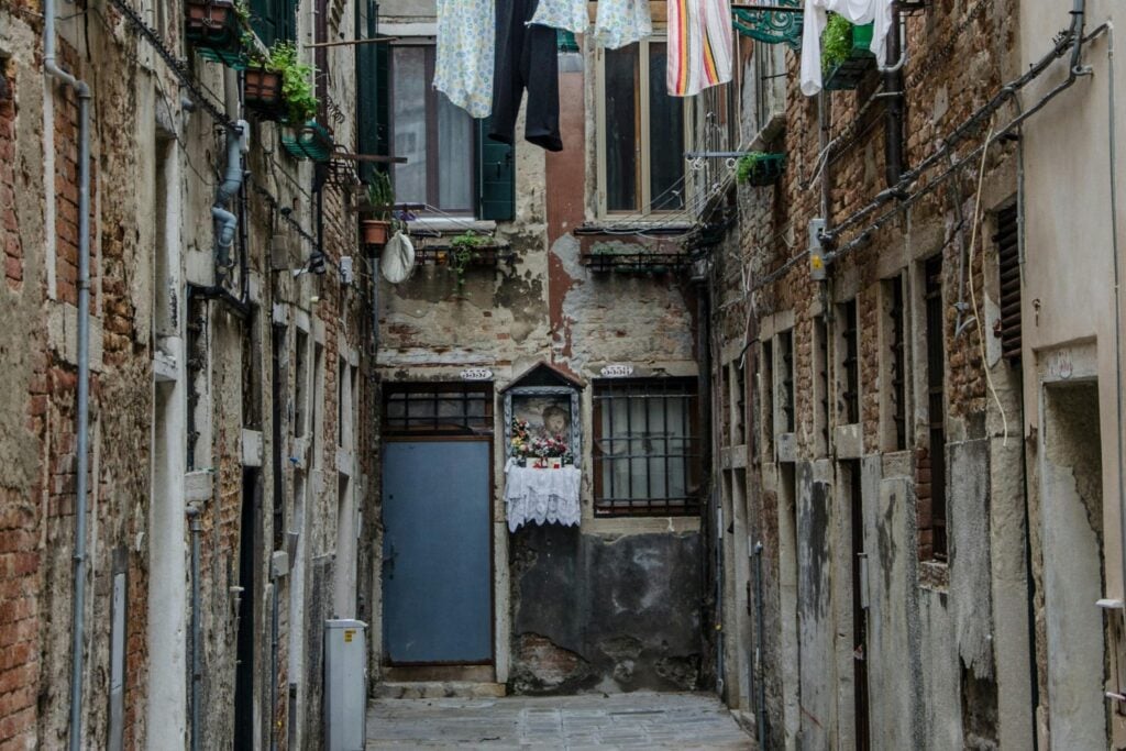 Cuando tu hogar te enferma: señales invisibles que podrían estar afectando tu salud sin que lo sepas