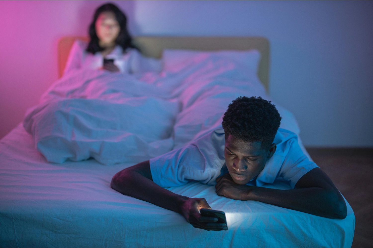 Cuando la noche confunde: lo que revela el sueño tardío en los adolescentes