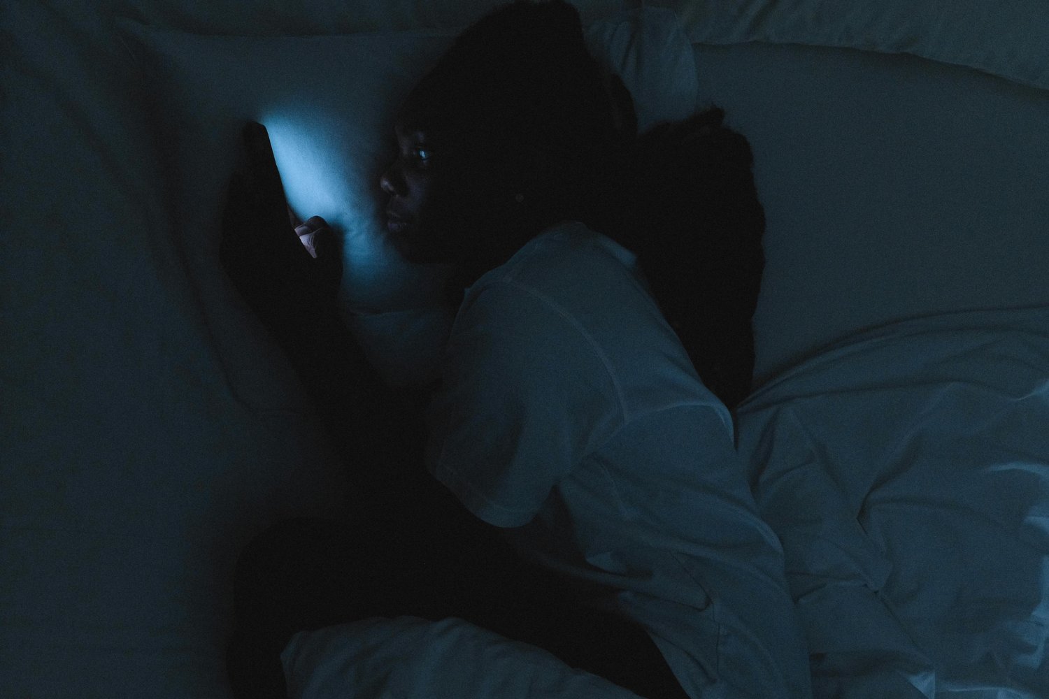 Cuando la noche confunde: lo que revela el sueño tardío en los adolescentes