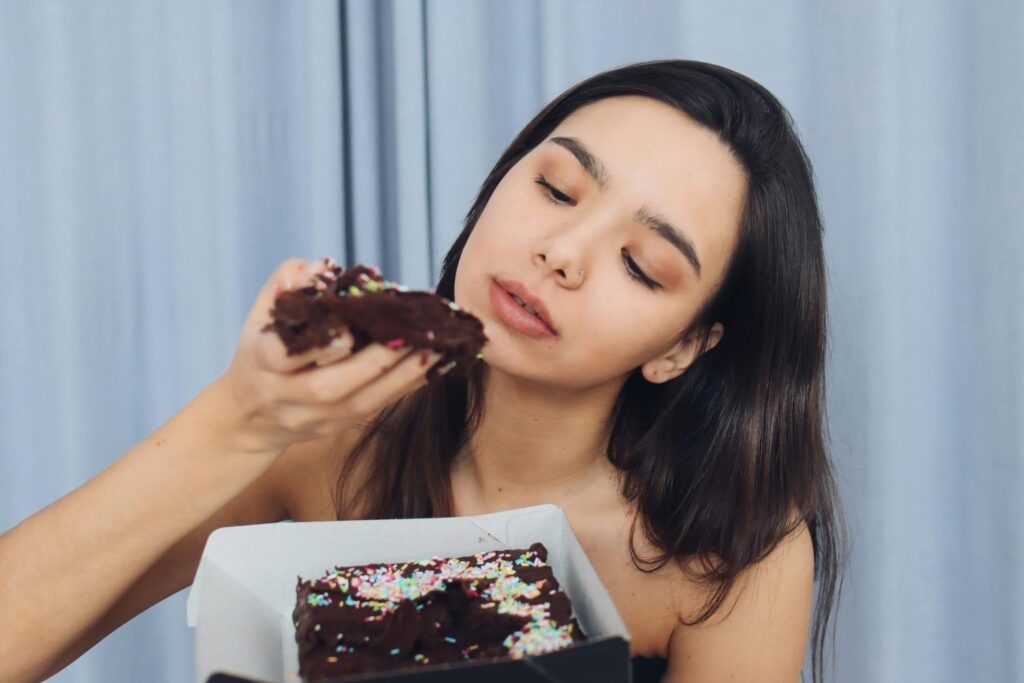 Lo que el cerebro sabe antes de comer: el misterio detrás de los antojos dulces