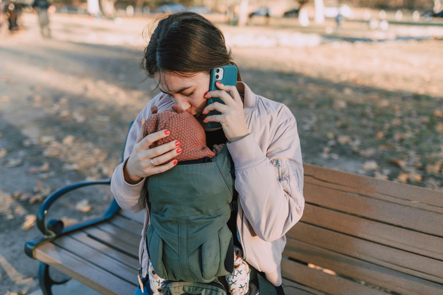 El detalle invisible que explica por qué muchas madres siguen agotadas meses después del parto