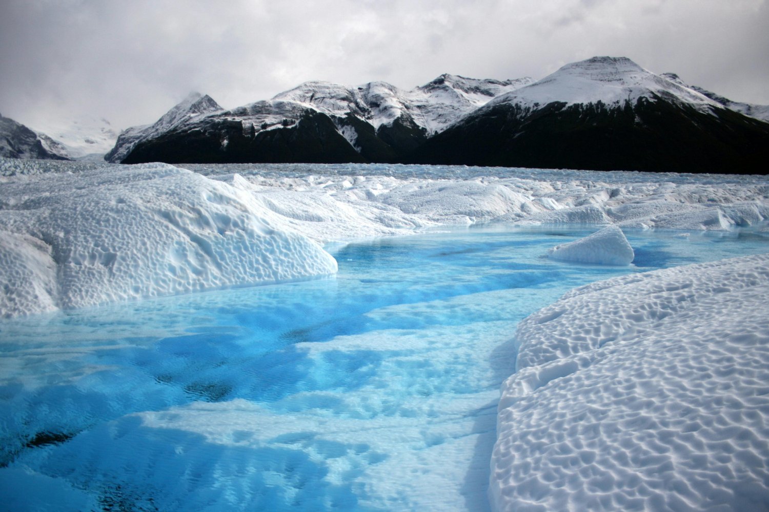 El hielo antártico esconde un enigma: la señal que podría cambiar lo que sabemos del cosmos