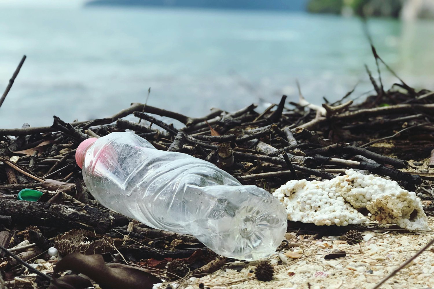 El plástico que nos rodea (y nos invade): lo que debes saber antes de que sea irreversible