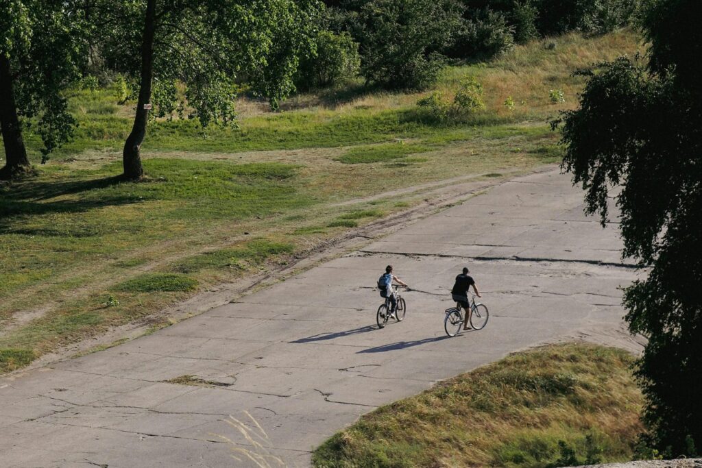 El sencillo hábito al aire libre que podría transformar tu bienestar y reducir el aislamiento