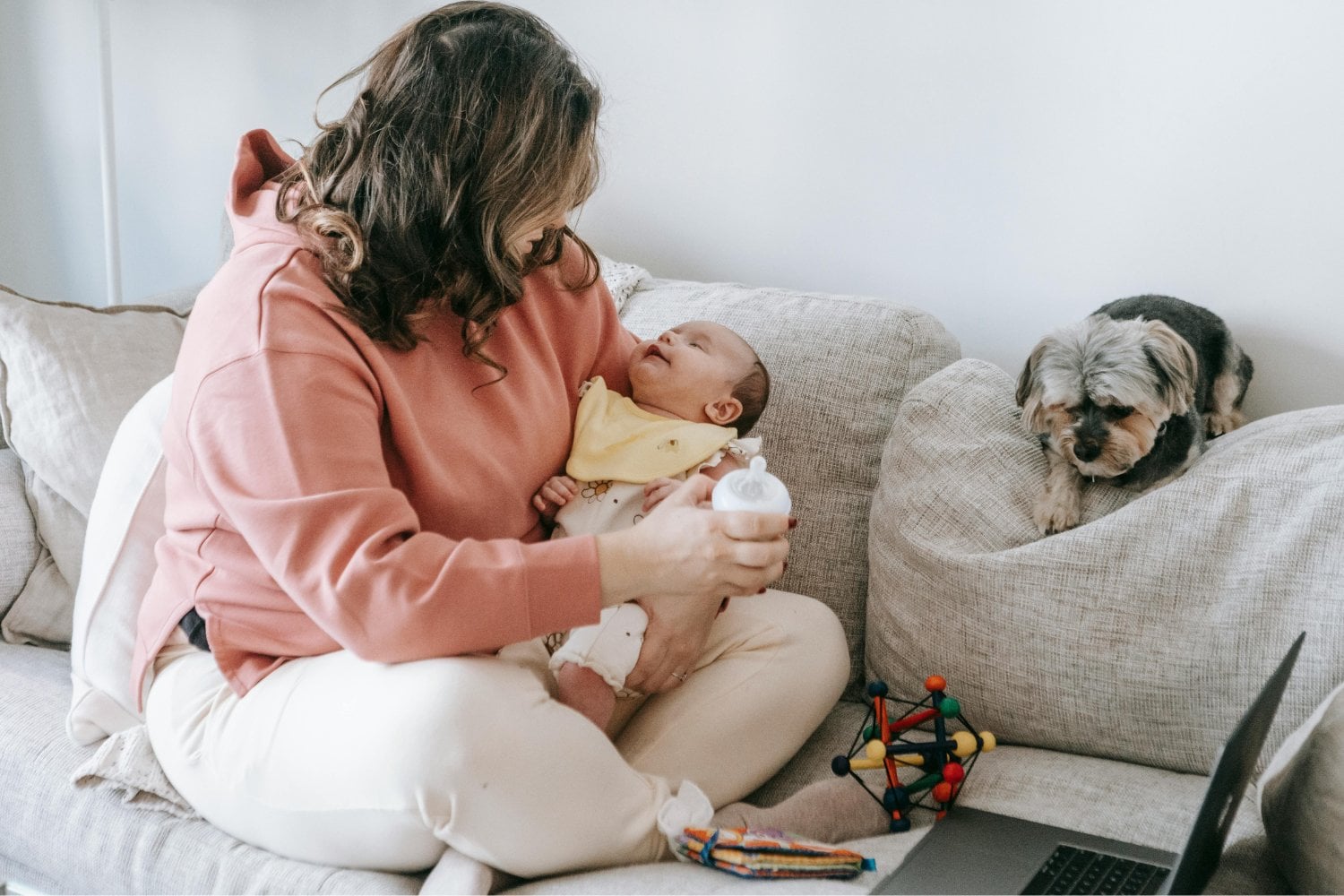 Tu perro podría estar haciendo más por tu bebé de lo que crees