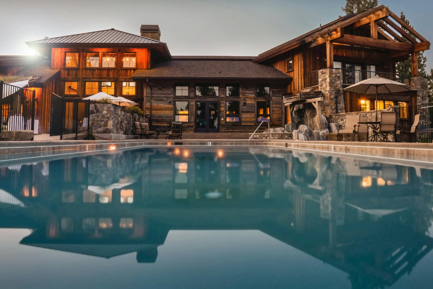 Desigualdad Entre Patrones Multimillonarios Y Servidumbre