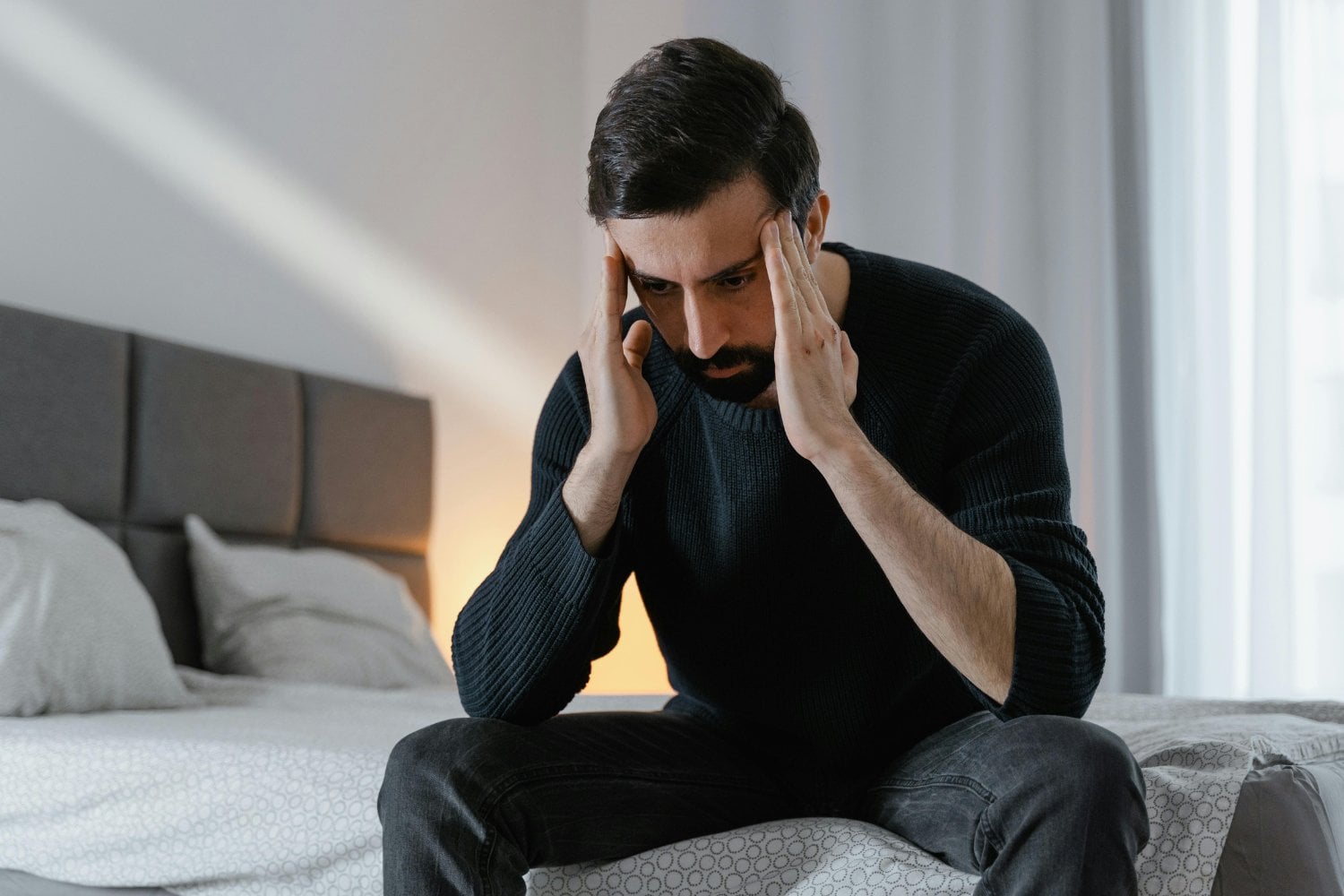 Frustracion Emocional Y Economica En Los Hombres