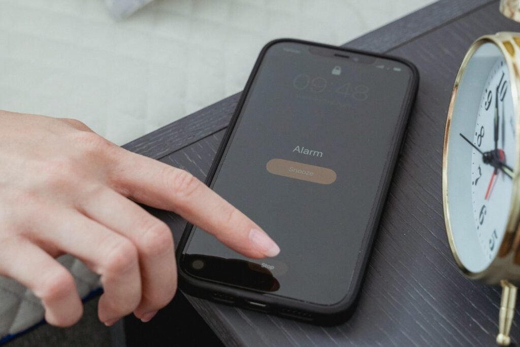 Los Aspectos Positivos Y Negativos De Despertarse Antes De Que Suene La Alarma