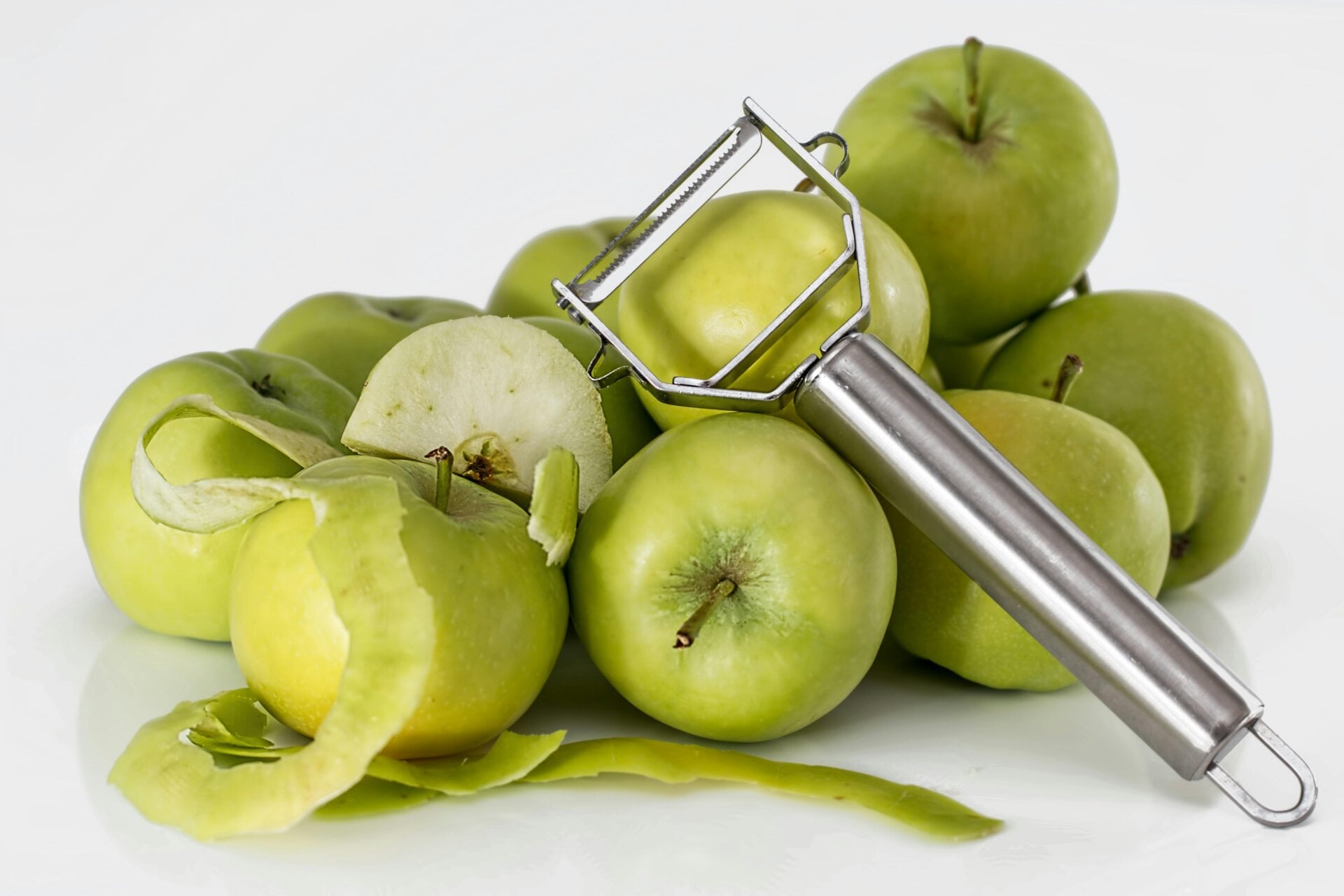 Comer fruta con piel: el hábito que parecía extraño y que ahora la ciencia aplaude