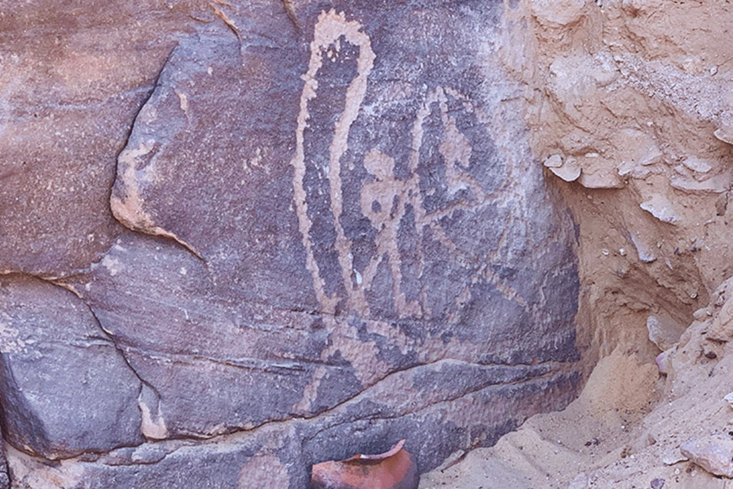 Una figura perdida entre la piedra: el poder anterior a los faraones que desconcierta a Egipto