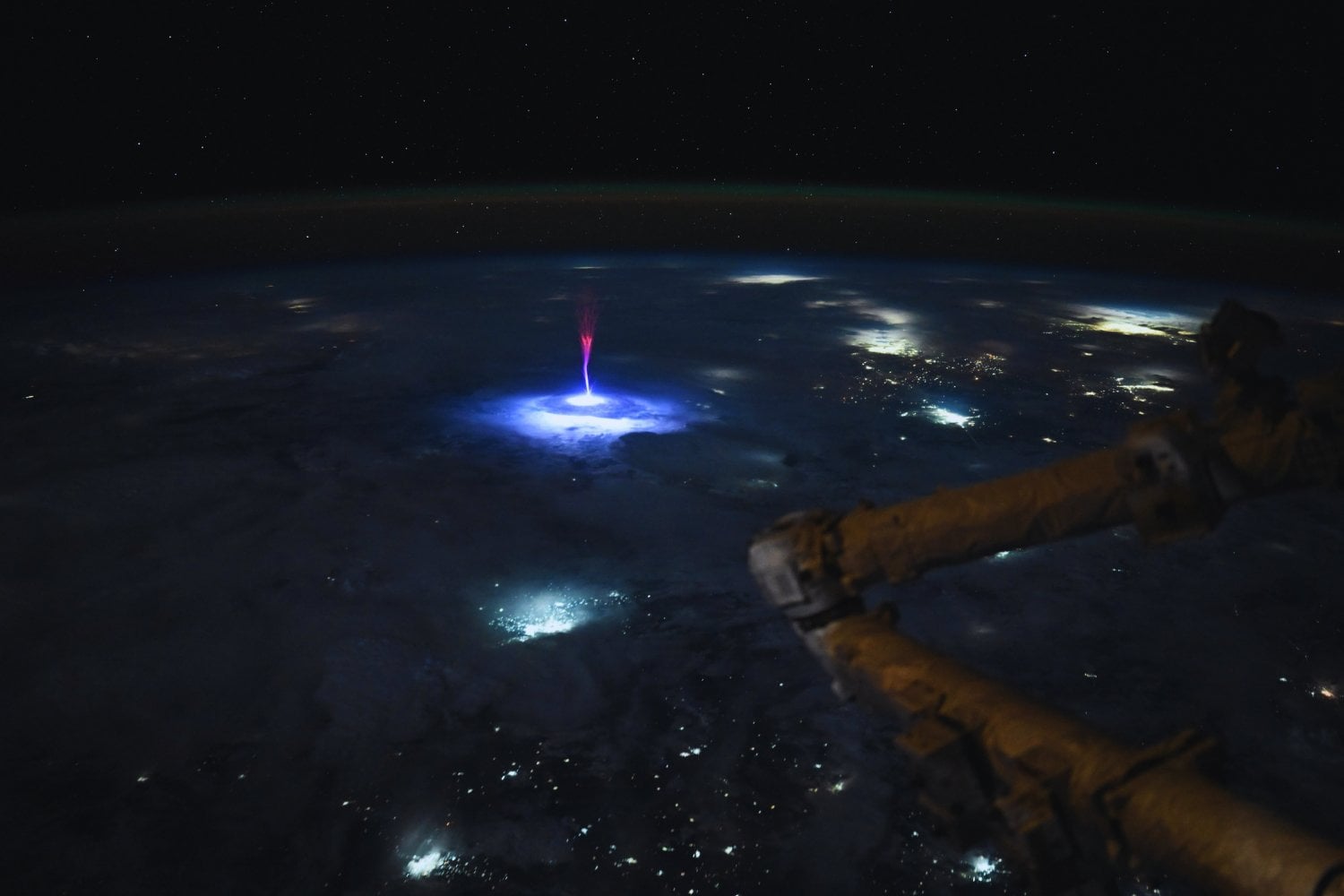 Una astronauta captura un impresionante fenómeno sobre México: ¿qué es este fenómeno luminoso?