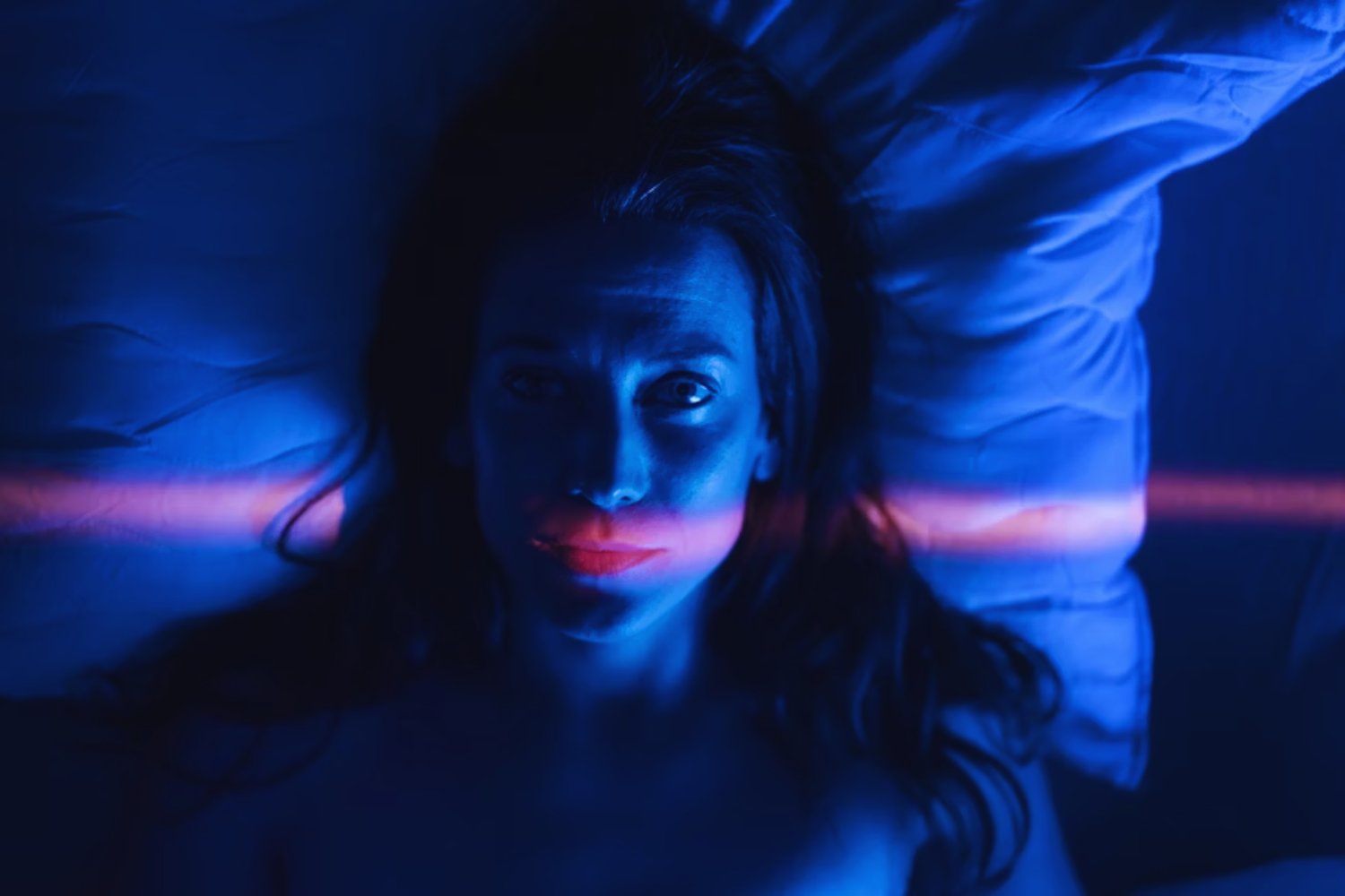 Soñar con personas fallecidas: el significado oculto de estos encuentros emocionales