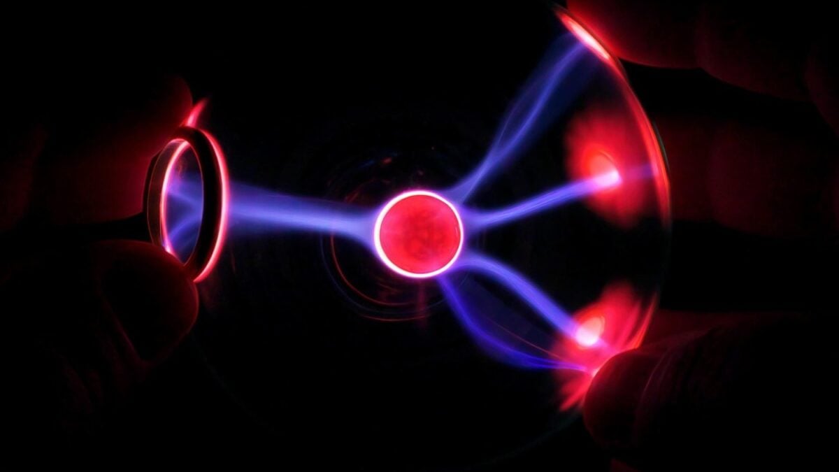 Científicos lograron observar por primera vez cómo una onda electromagnética rota dentro de un plasma en movimiento y el hallazgo podría cambiar nuestra comprensión de la luz en entornos extremos