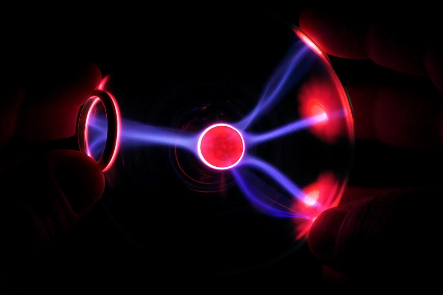 Un giro inesperado: el fenómeno de la luz en plasma que nadie había visto hasta ahora