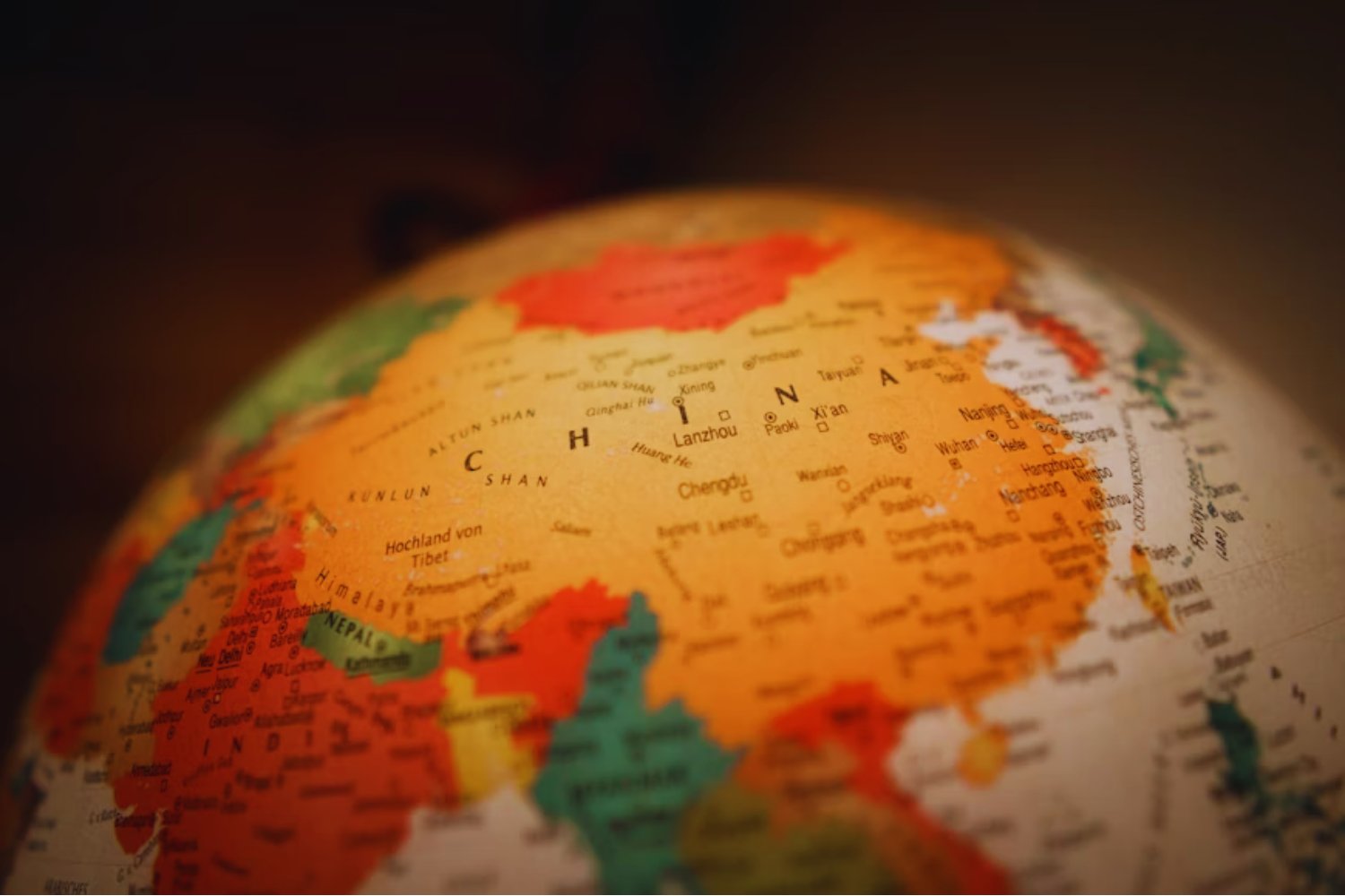 Algo se mueve bajo tierra: China refuerza la vigilancia sobre los minerales que impulsan la tecnología global