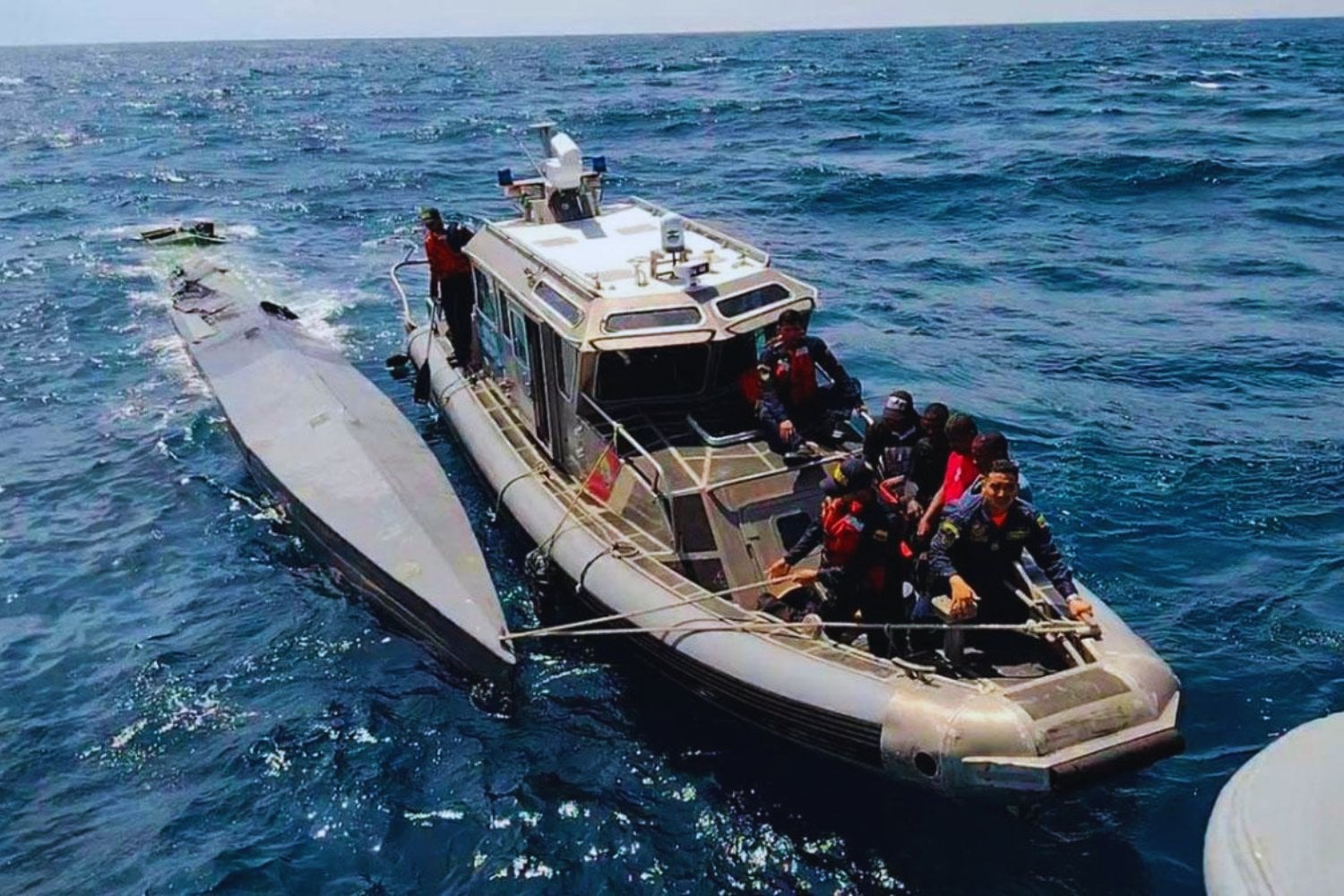 ¿Elon Musk está involucrado en el narcotráfico? Un narcosubmarino con su tecnología sorprende a las autoridades