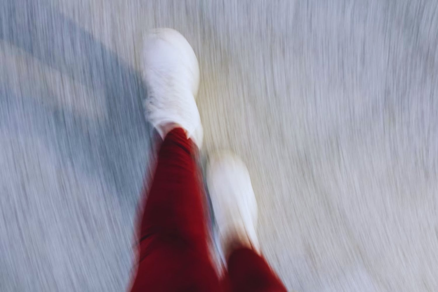 Caminar rápido: El reflejo oculto de nuestra personalidad y emociones explicado por la ciencia