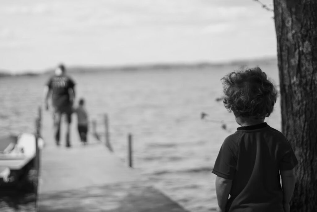 El daño oculto del silencio en la infancia: cómo evitar la “ley del hielo” en la crianza