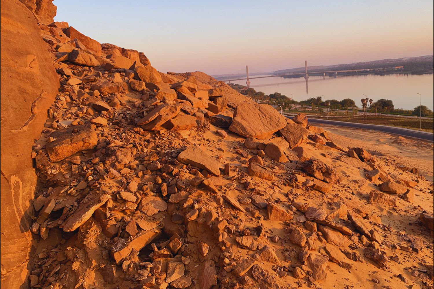 Una figura perdida entre la piedra: el poder anterior a los faraones que desconcierta a Egipto