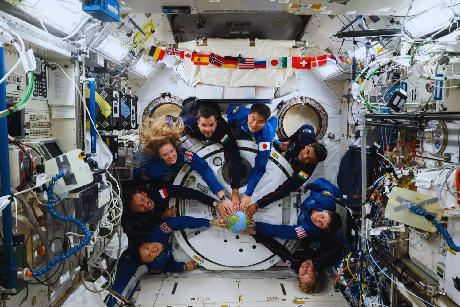 Una misión, tres banderas y más de 60 experimentos: el regreso que reescribe la historia espacial