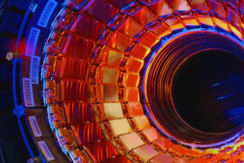 Un desequilibrio que no debería existir: el LHC detecta una pista crucial sobre el origen del universo