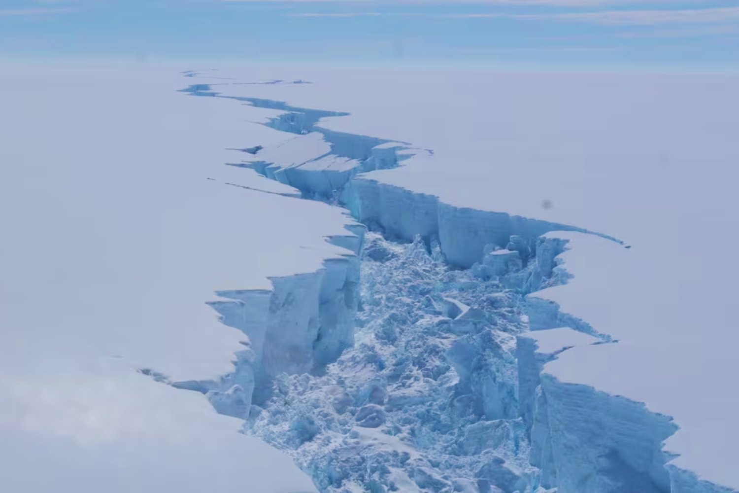 Bajo el hielo eterno: el paisaje escondido que podría salvarnos del deshielo global