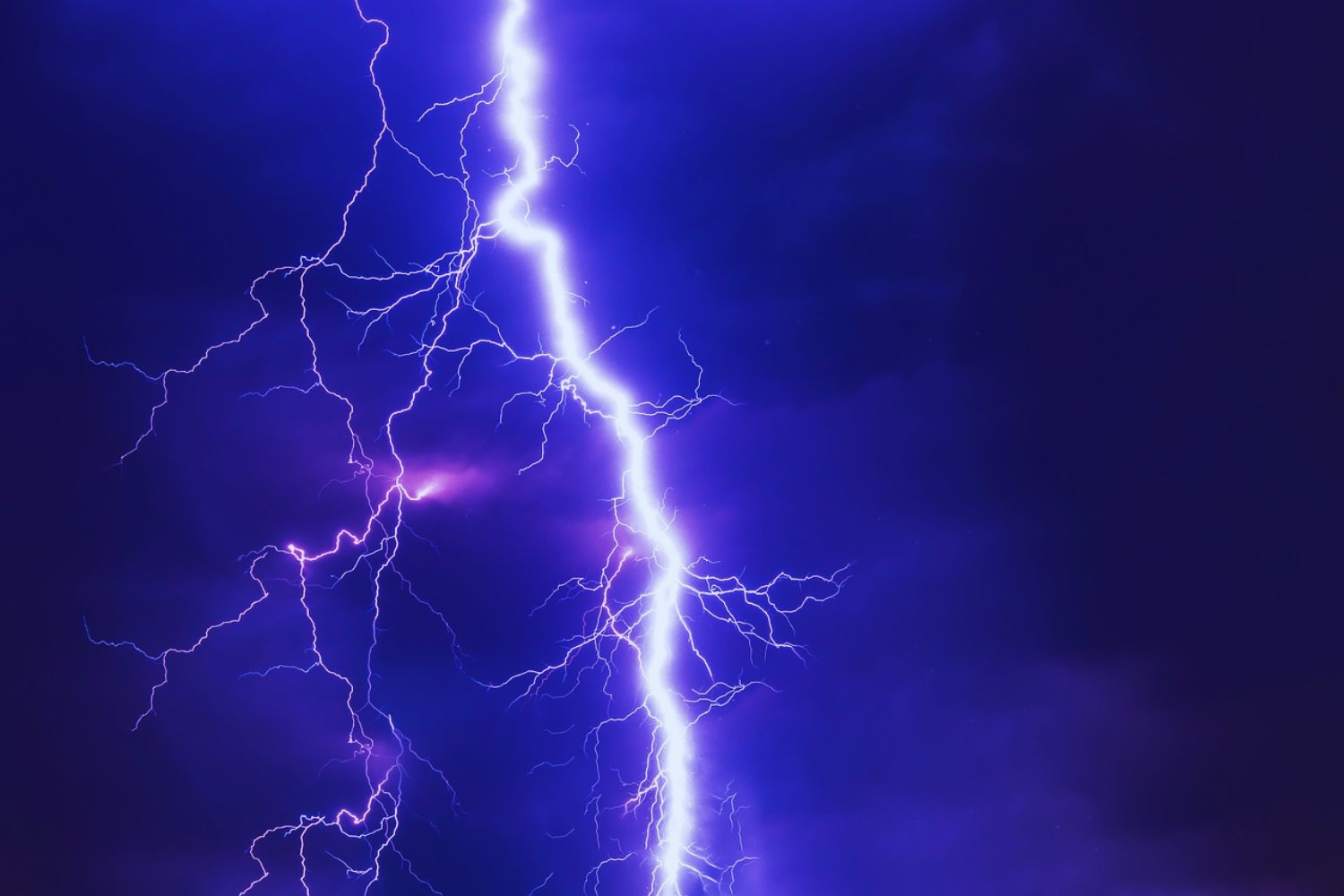 ¿Podemos detener las tormentas? Científicos crean un método para debilitar fenómenos climáticos extremos