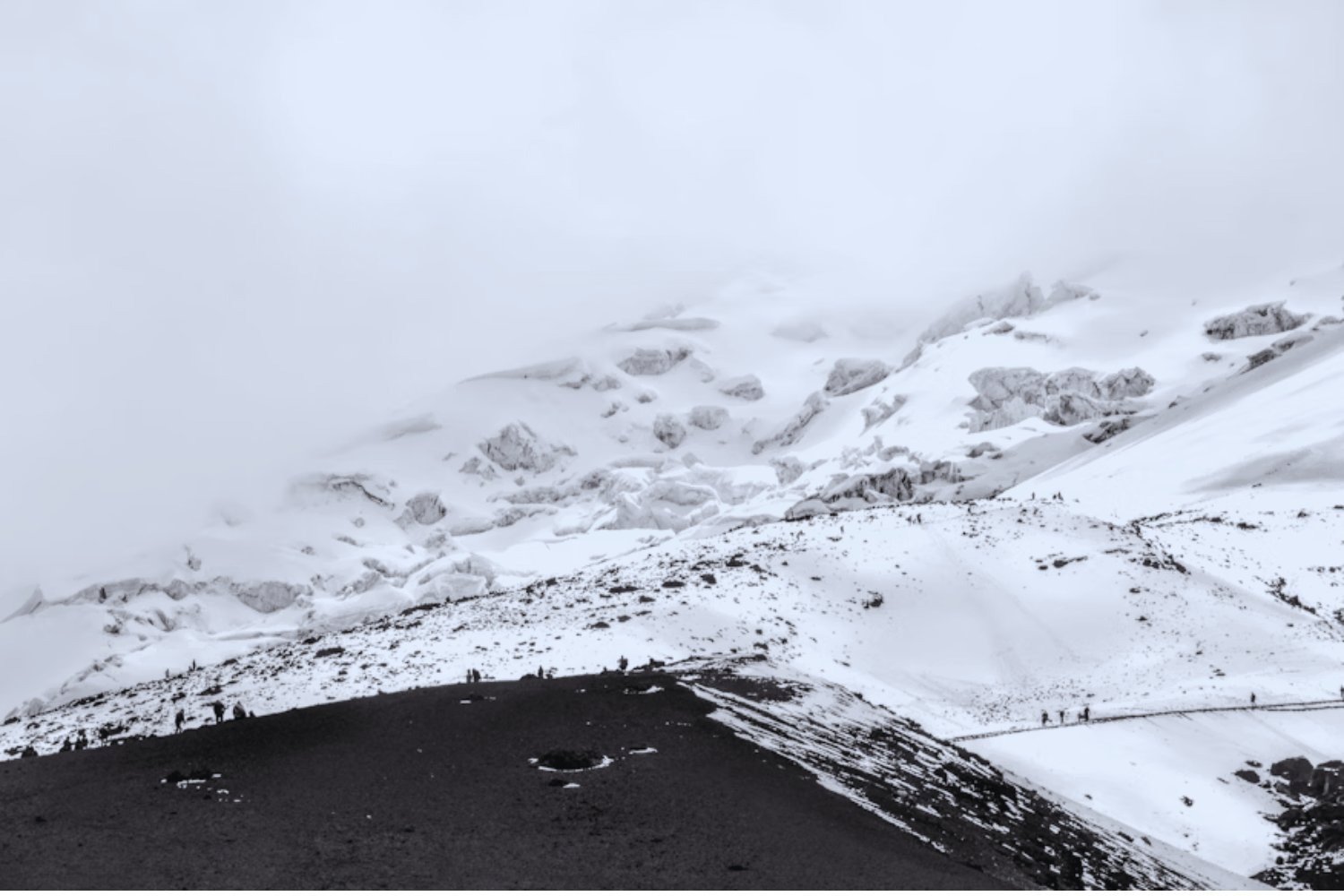 Cuando el hielo desaparece, el fuego despierta: el inquietante vínculo entre glaciares y volcanes