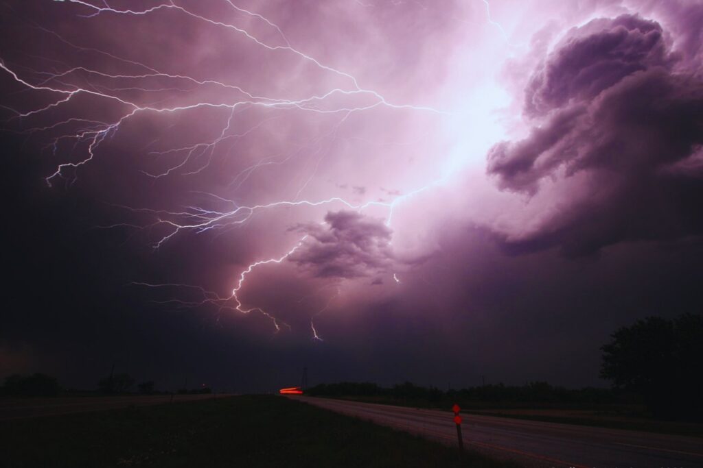 ¿Podemos detener las tormentas? Científicos crean un método para debilitar fenómenos climáticos extremos