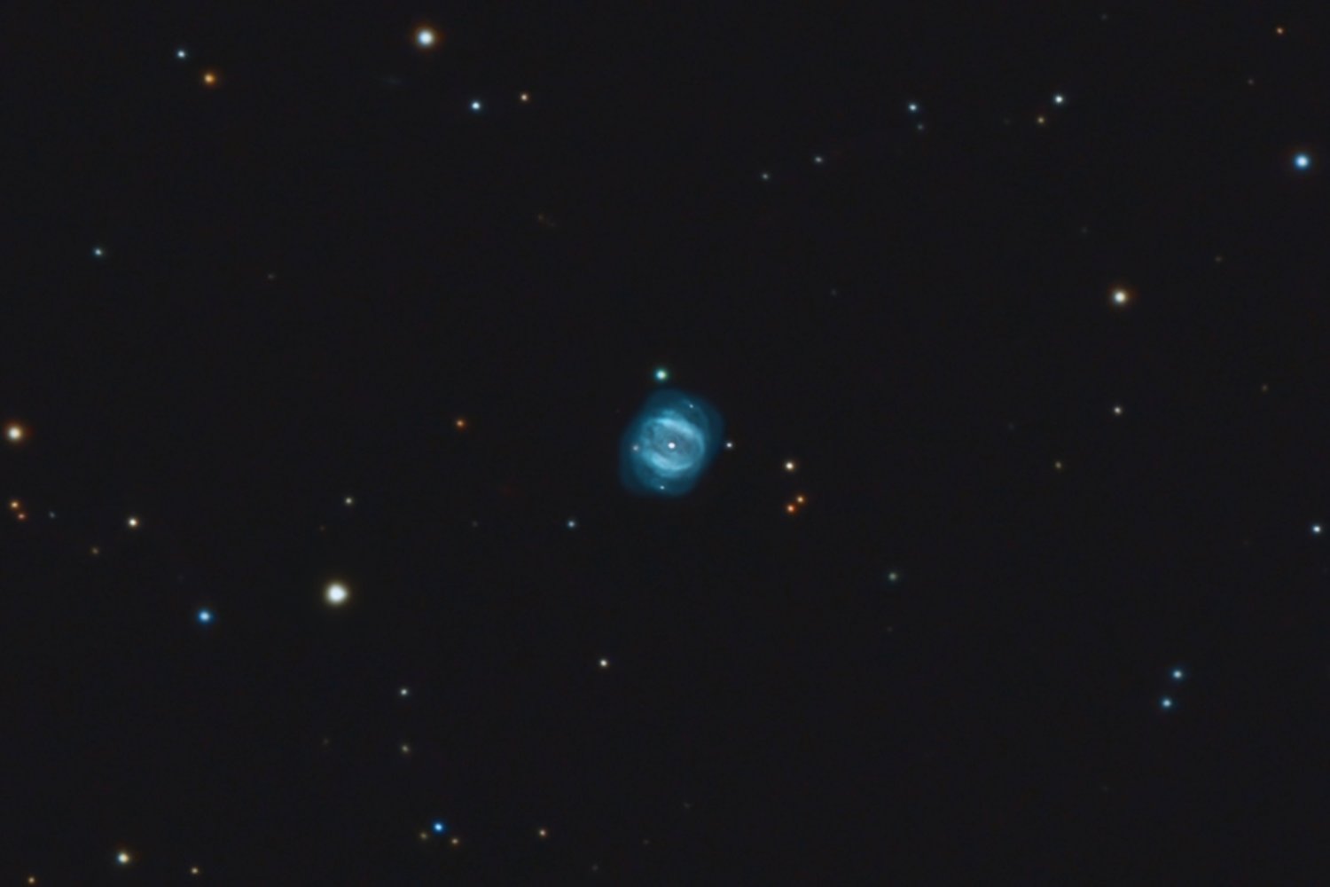 Hubble capta un activo centro galáctico a 250 millones de años luz