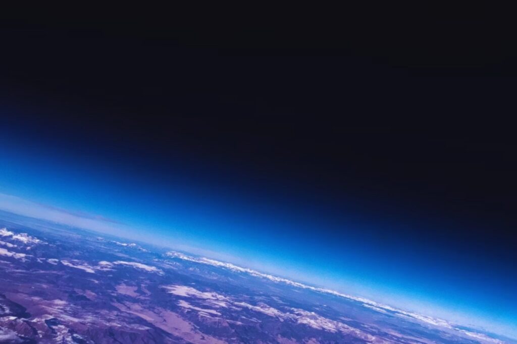 Lo que flota sobre nosotros podría afectarlo todo: el sorprendente papel del oxígeno en el espacio cercano a la Tierra