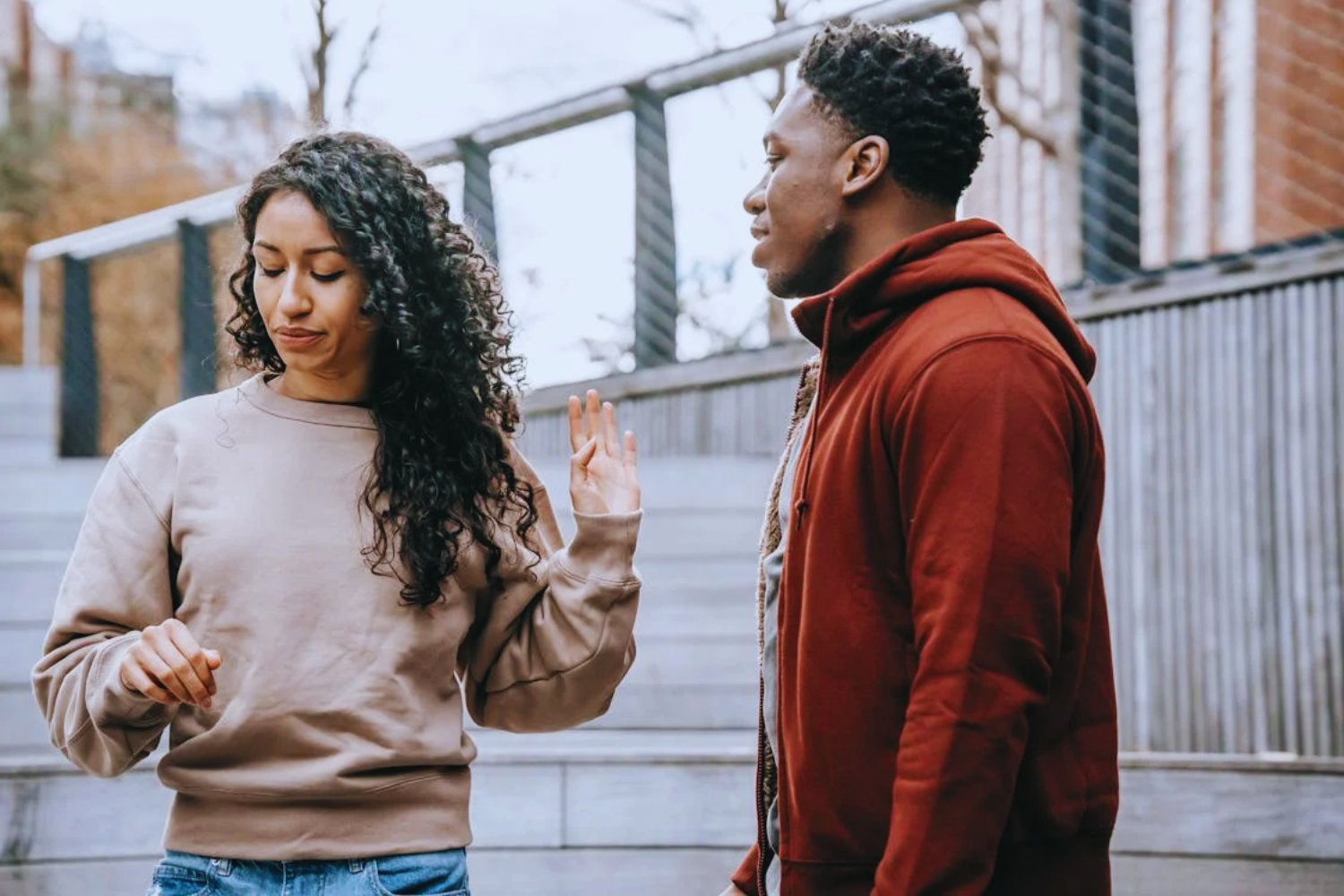 Qué significa psicológicamente que alguien deje de hablarte cuando se enfada contigo