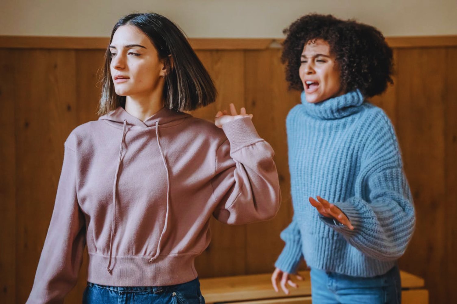 Qué significa psicológicamente que alguien deje de hablarte cuando se enfada contigo