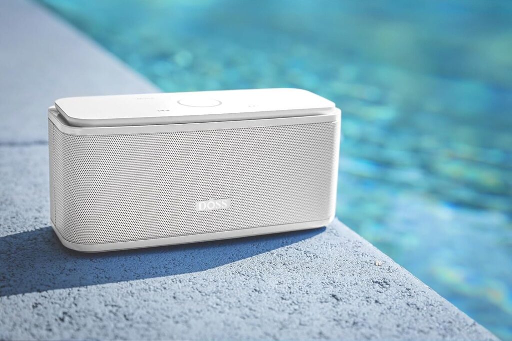 DOSS Speaker Bluetooth, SoundBox Altavoz Bluetooth portátil, Sonido estéreo 12 W, IPX5 Impermeable, 20 Horas de Reproducción, Botones Táctiles, Manos Libres para casa, al Aire Libre, Viajes-Blanco