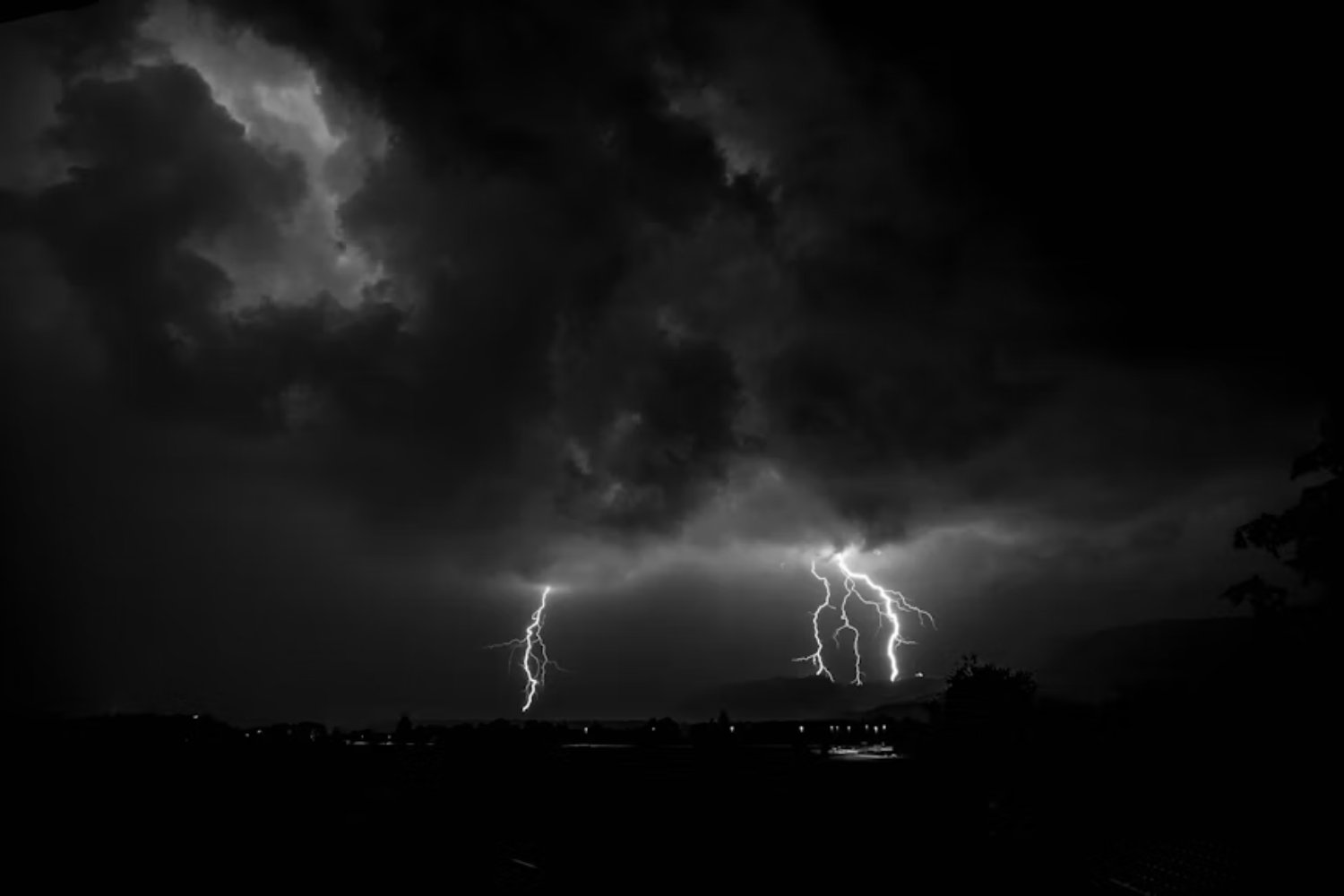 El misterioso origen del rayo podría estar en los confines del espacio, según un nuevo modelo científico