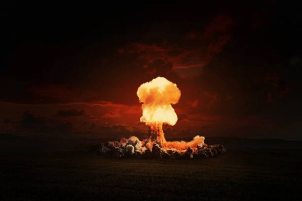 La disuasión toma forma: Francia y Reino Unido sellan una alianza nuclear sin precedentes para blindar Europa