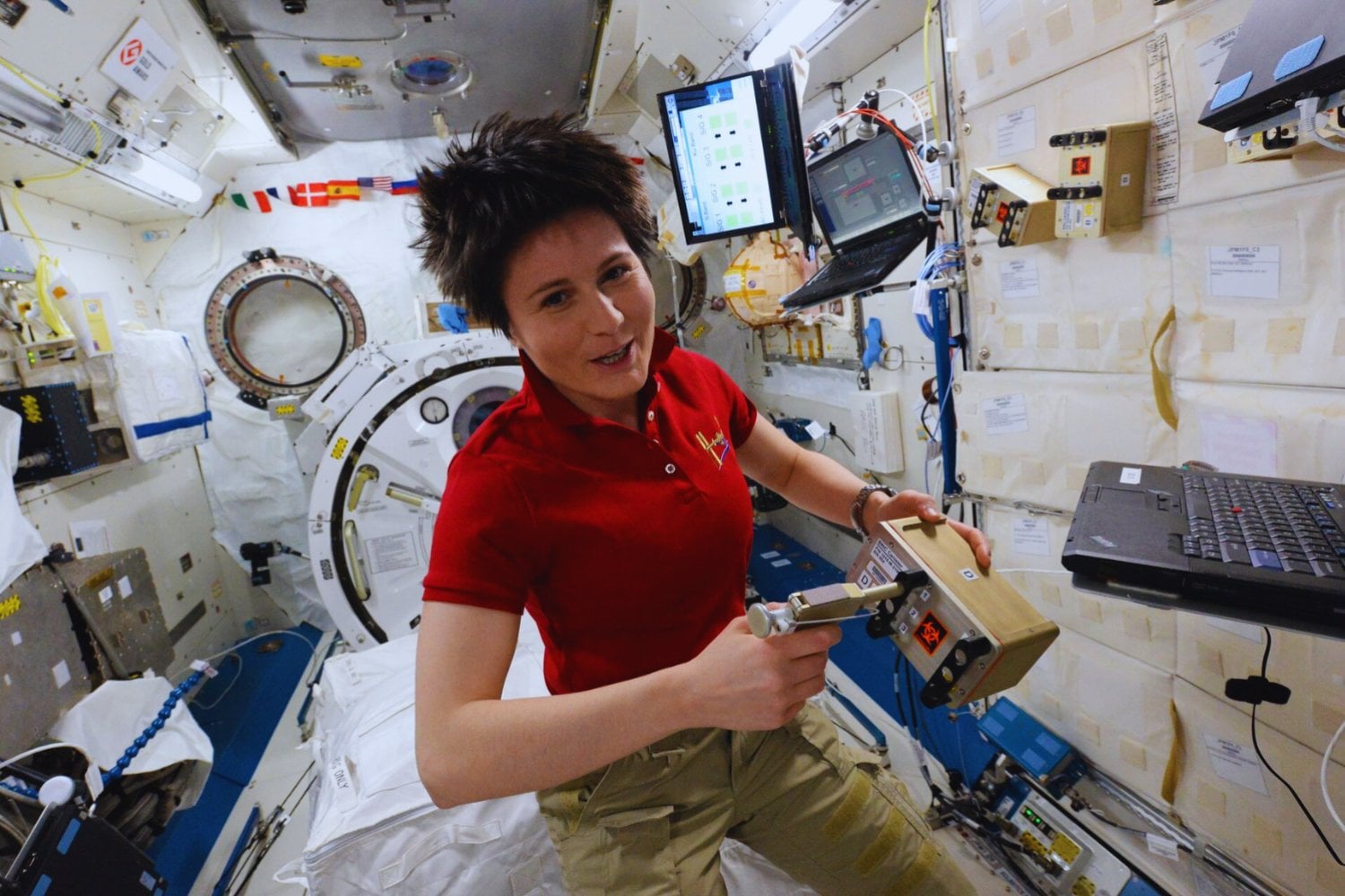 Entrevista exclusiva a la astronauta de la Agencia Espacial Europea (ESA), Samantha Cristoforetti: “Cooperar en el espacio no es un símbolo, es una habilidad que se entrena a diario”