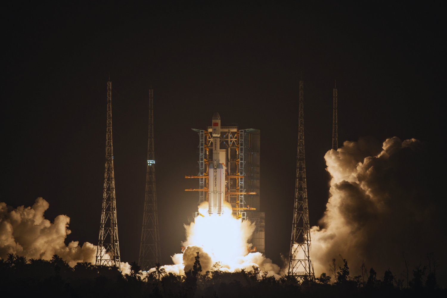 Un carguero silencioso y vital: así fue el exitoso lanzamiento de Tianzhou 9 a la Estación Espacial China