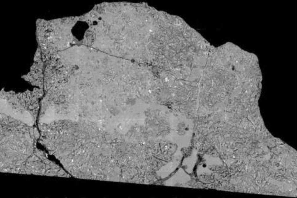 Un meteorito lunar hallado en África revela una fase oculta del pasado de la Luna