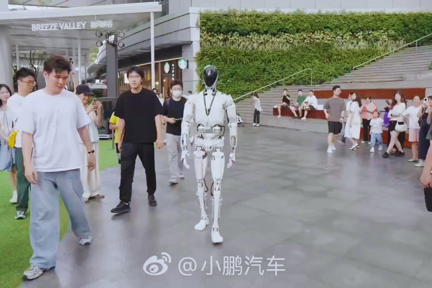 El día en que un robot fue de compras: así está cambiando China el concepto de futuro